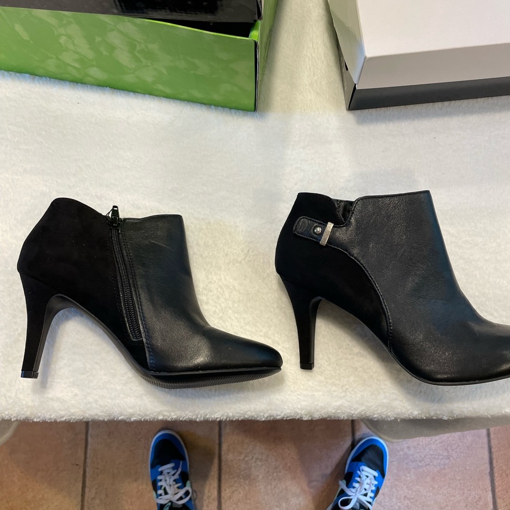 New with tags Sam Edelman Athletic Sit Fall Booties - Picture 7 of 7